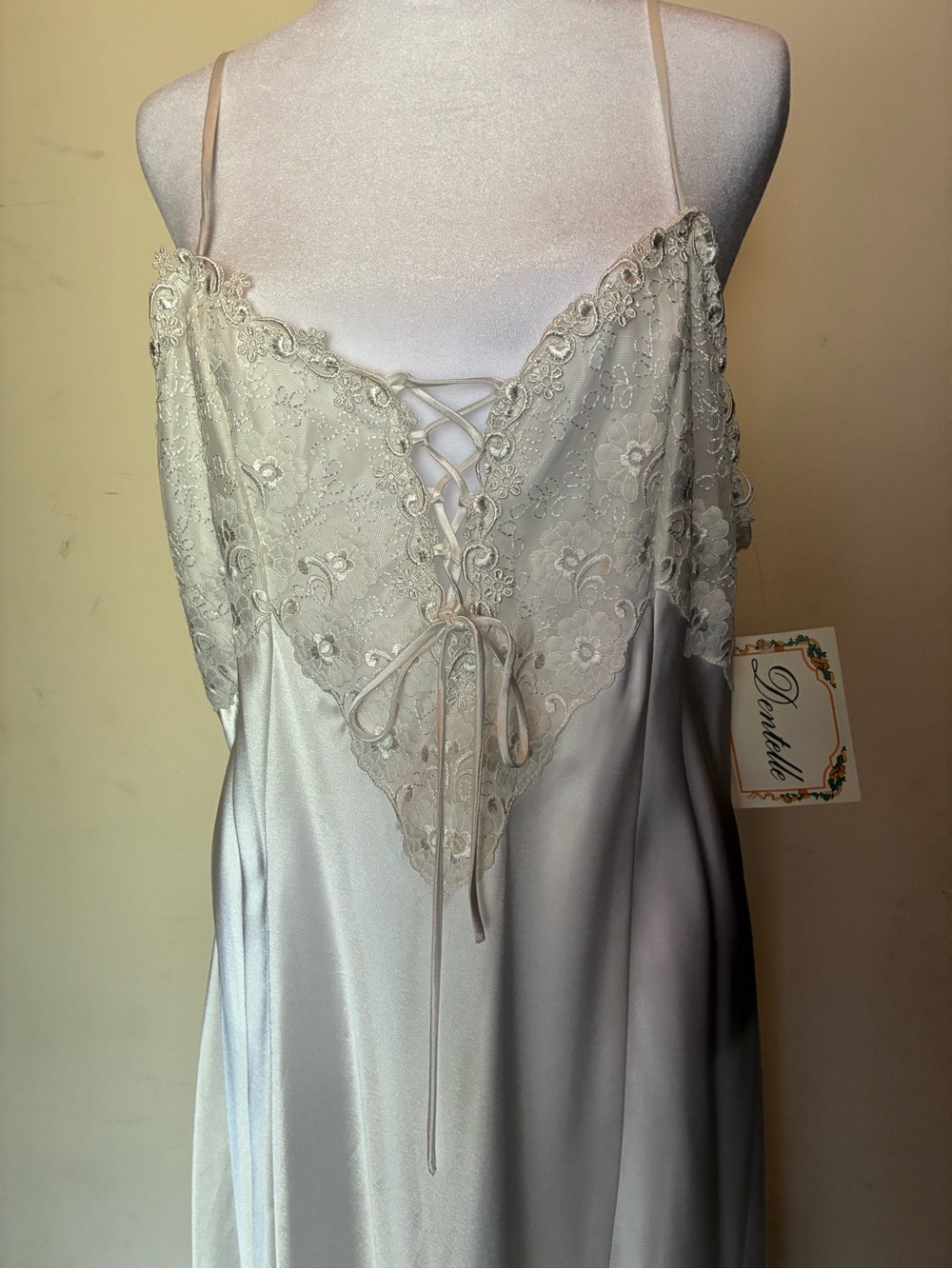 Vintage Dentelle NWT Ivory Pearl Satin Lace-Up Nightgown Long Robe Set Peignoir - Picture 4 of 8